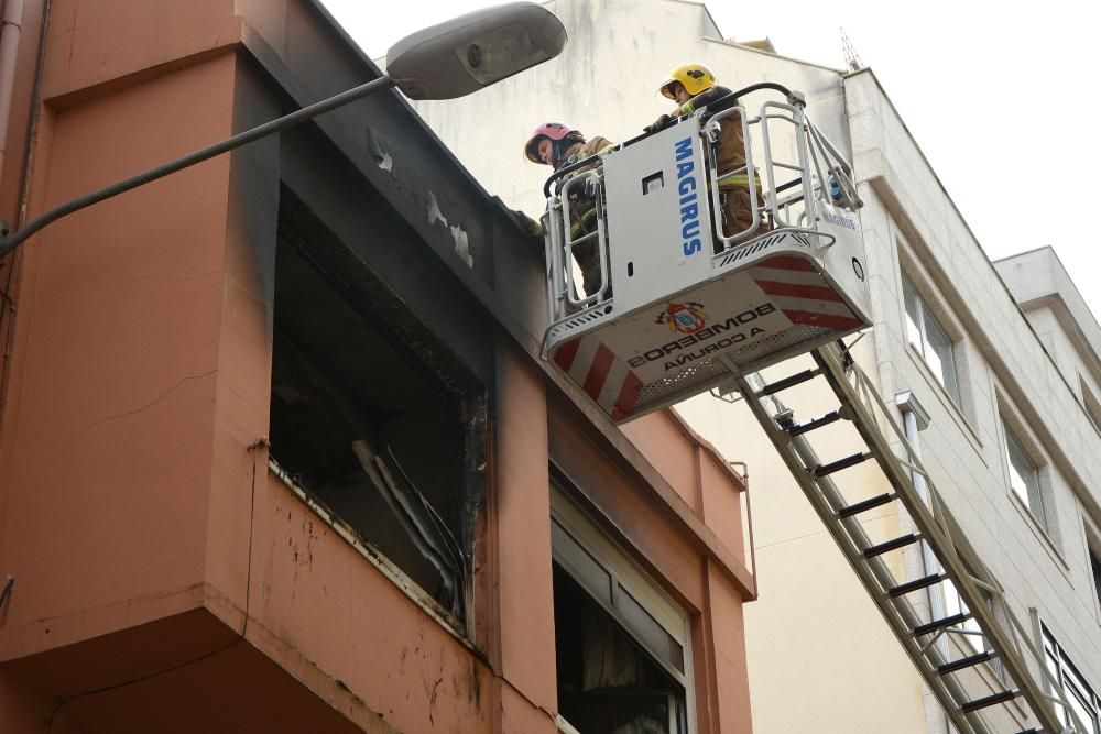 Inhaló humo procedente de la habitación contigua en la que se había generado el incendio.