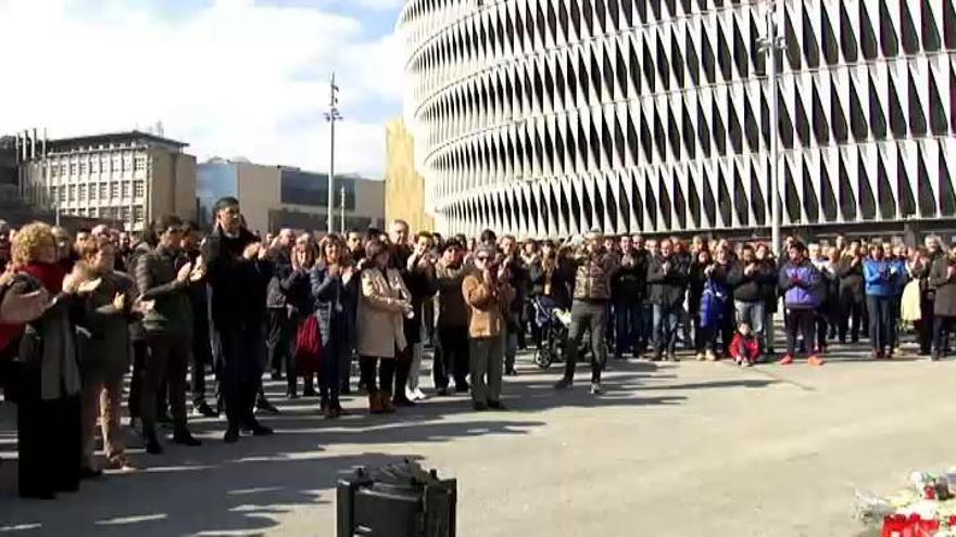 Concentración en Bilbao en recuerdo del 'ertzaintza' fallecido