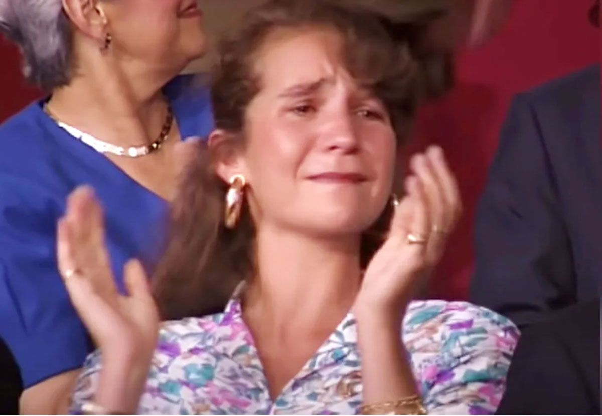 La infanta Elena emocionada en la inauguración de Barcelona 92