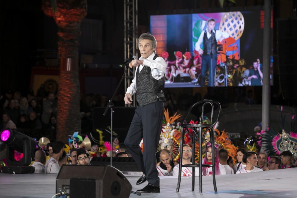 15.02.19. Las Palmas de Gran Canaria. Carnaval 2019. Pregón de Manolo Vieira y la Chirimurga del timple. Plaza de Santa Ana. Foto Quique Curbelo  | 15/02/2019 | Fotógrafo: Quique Curbelo