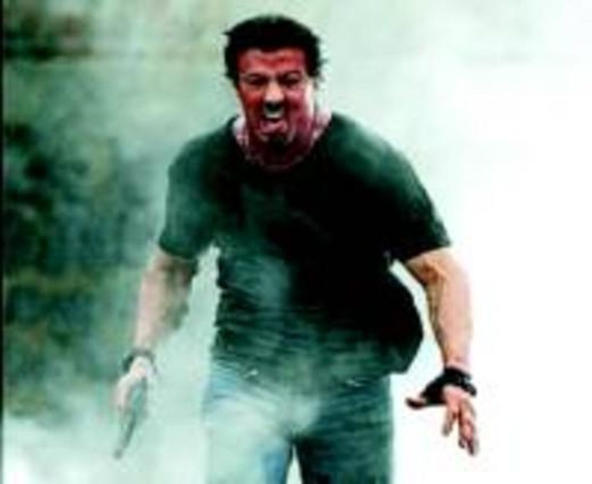 Sylvester Stallone,que es va fer famós ambRamboiRocky,s’ha trencat un braç durant el rodatge d’una violenta escena del film que dirigeix i protagonitza,Los mercenarios(foto). L’artista, de 62 anys, només usava com a protecció unes genolleres, segons va assenyalar el diari cariocaO Globo. Per a aquesta pel.lícula, que s’està rodant a l’estat de Rio de Janeiro,Stalloneha r