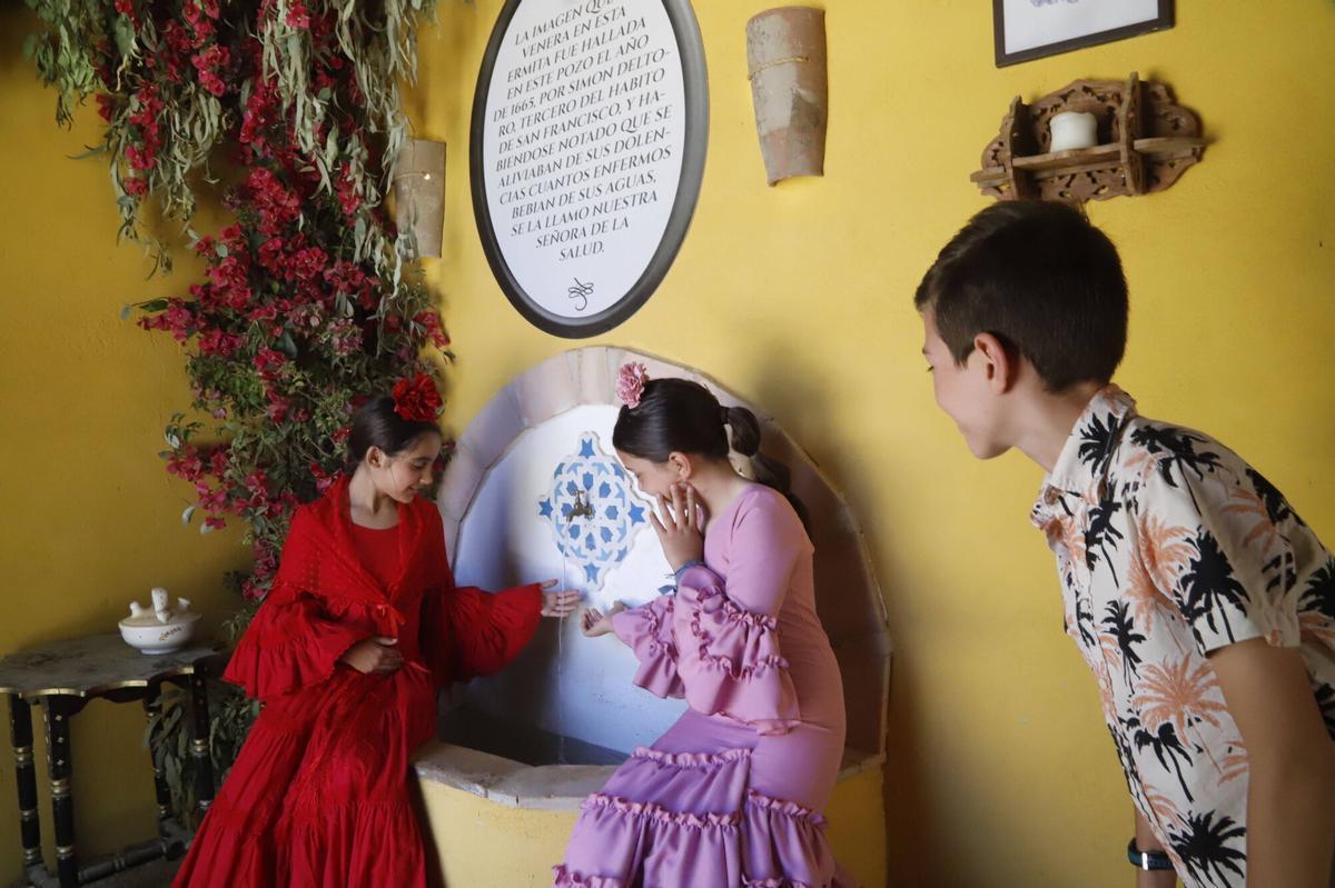 Meses de trabajo artesanal para vestir los recintos sin perder la esencia de la tradición