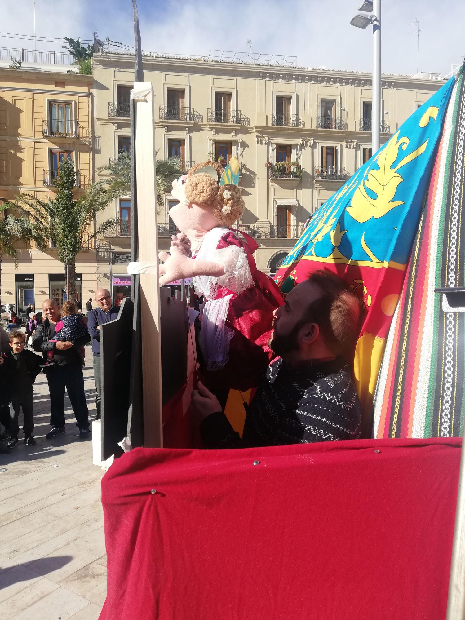 La original presentación del boceto de la falla Reina-Paz de Especial Infantil