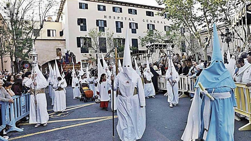 Con mascarilla y sin peladillas: estas son las normas covid para los participantes en las procesiones de Semana Santa