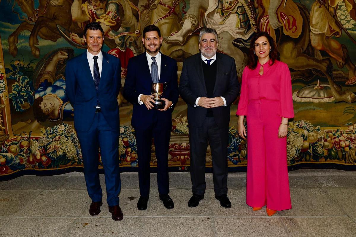 La delegación gandiense con el presidente del CSD