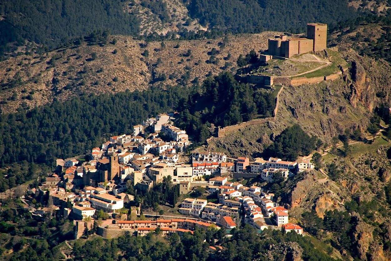 Población de Segura de la Sierra, las en las Sierras de Cazorla.