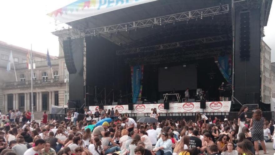 Imagen tomada a las cinco de la tarde del público que espera el inicio del concierto a las 22.30 horas