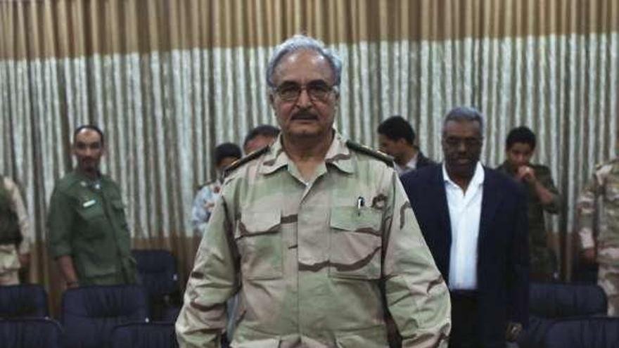 El general retirado libio Jalifa Hafter. // Reuters