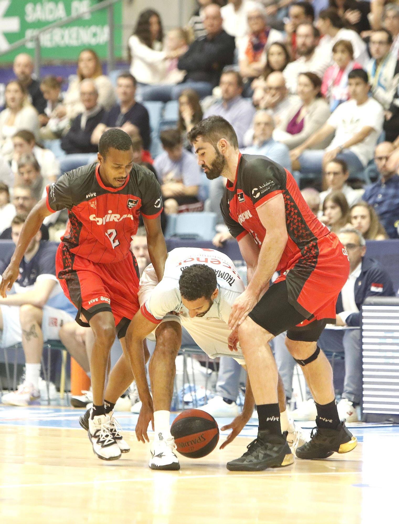 Monbus Obradoiro - Covirán Granada: las imágenes del partido