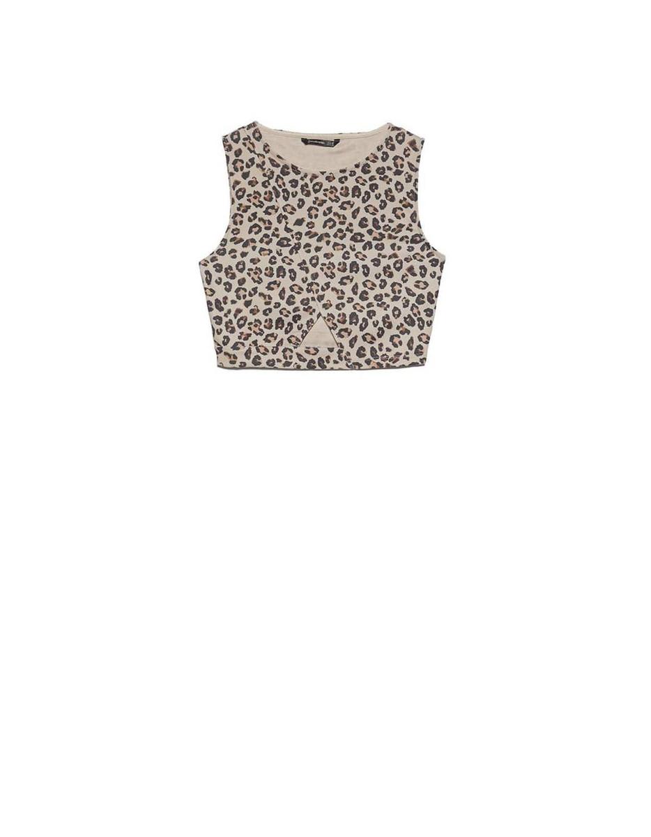 Crop top de leopardo de Stradivarius. (Precio: 12, 99 euros)