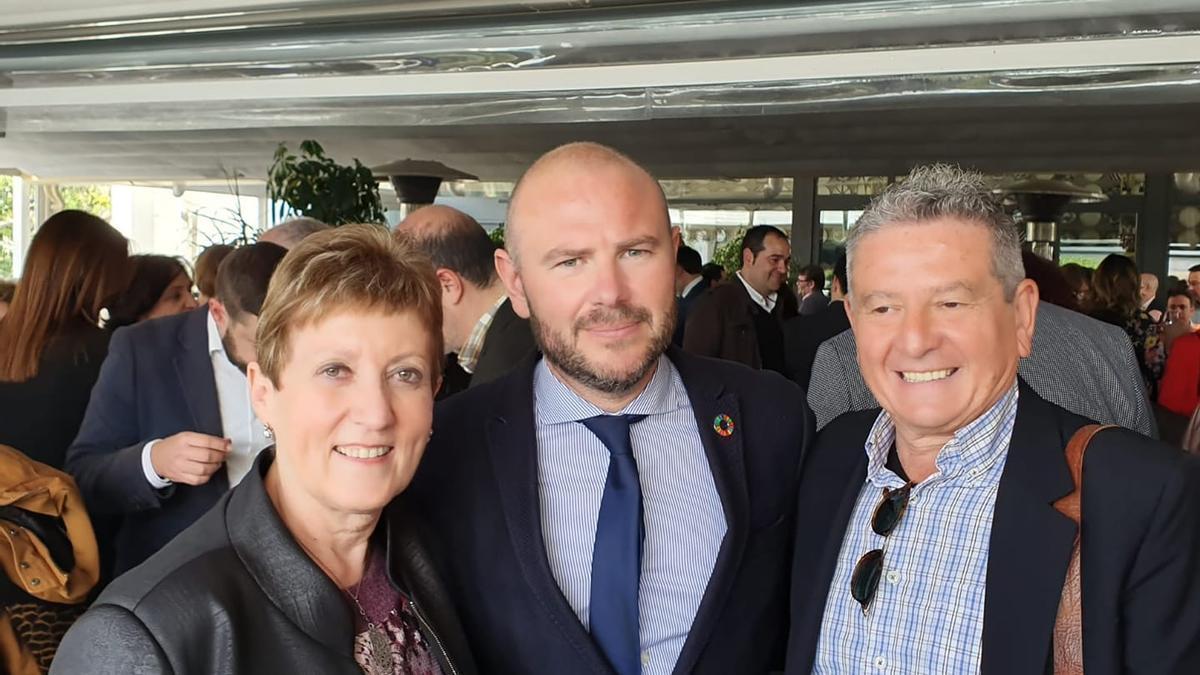 Luisa Salvador y José Vicente Andreu, con el presidente de la Diputación Toni Gaspar