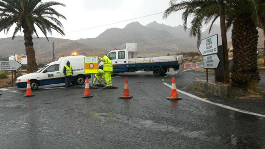 Cierran la carretera entre Agaete y La Aldea por desprendimientos