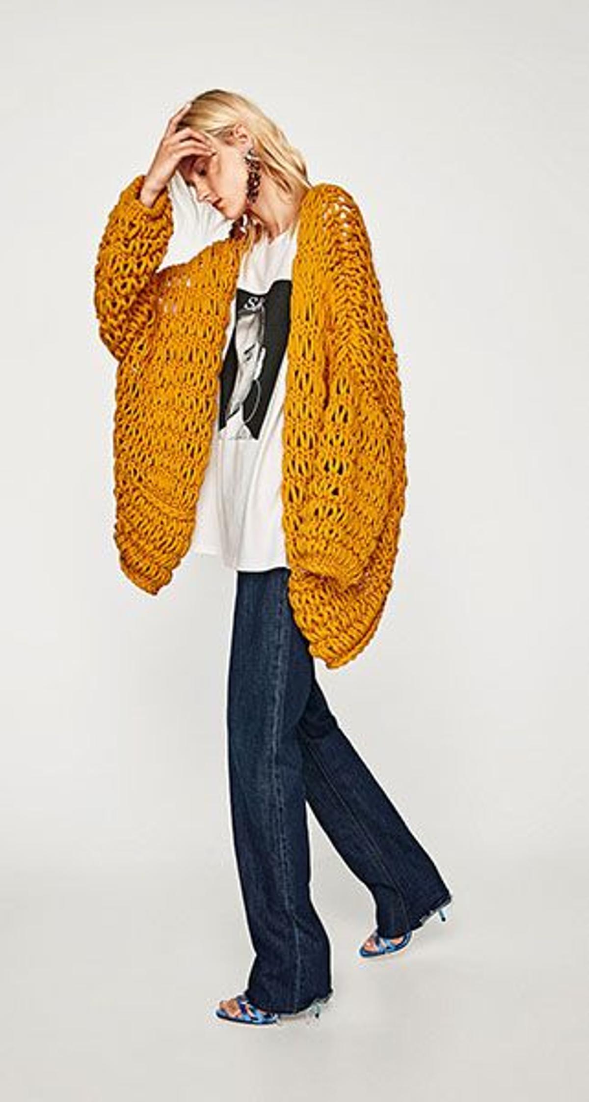 Chaqueta de crochet mostaza de Zara