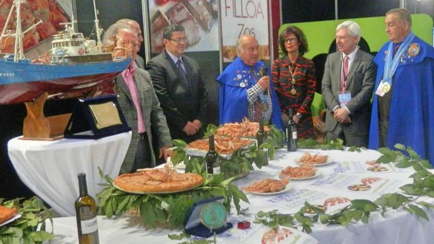 Presentación de la Festa da Cigala de Marín en el salón de Turismo y Gastronomía de Ourense. // S.A.