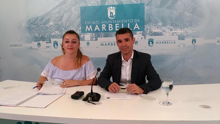 La responsable de Cultura y Enseñanza, Gema Midón, y el alcalde de Marbella, José Bernal.