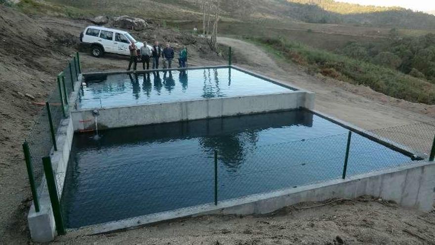 Los dos pozos de agua construidos en Ribadetea. // D. P.