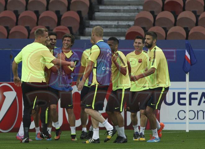 Las imágenes del entrenamiento del FC Barcelona  en París