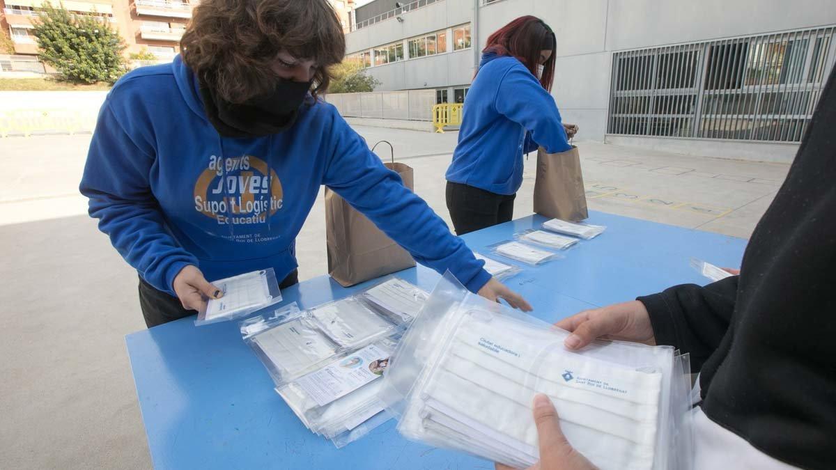 Más de 5.000 mascarillas reutilizables para el alumnado de Sant Boi