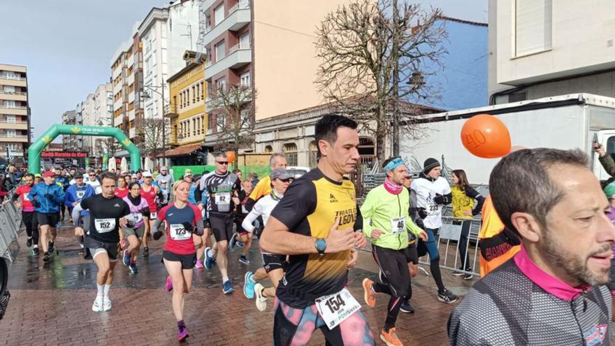 Participantes en el inicio de la carrera. | L. R.