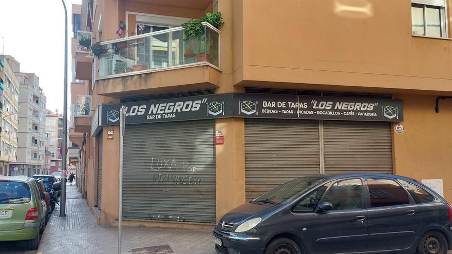 VÍDEO | Los Negros, el bar que colecciona multas y amarga a los vecinos de Pere Garau