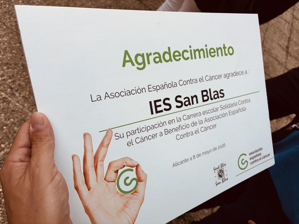 Diploma de reconocimiento de la Asociación contra el Cáncer al IES San Blas