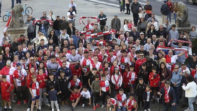 Club y afición volvieron a ser uno en el acto de homenaje. | NOÉ PARGA
