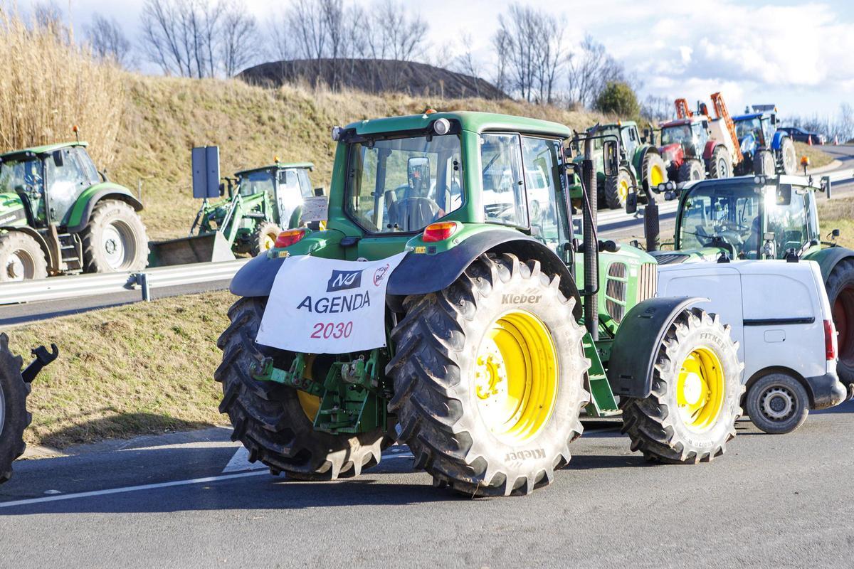 Protesta pagesa a la C-16, a Olvan