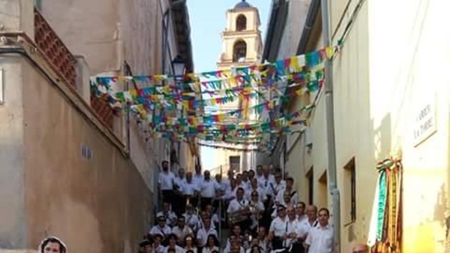 Las fiestas de Santa Bárbara congregan a numerosos monoveros en el Porxet