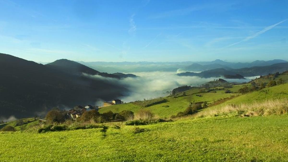 Ruta a la Degollada, en Candamo
