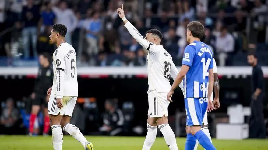 Los rebotes jugaron a favor de Mbappé para que anotara el primer tanto del encuentro