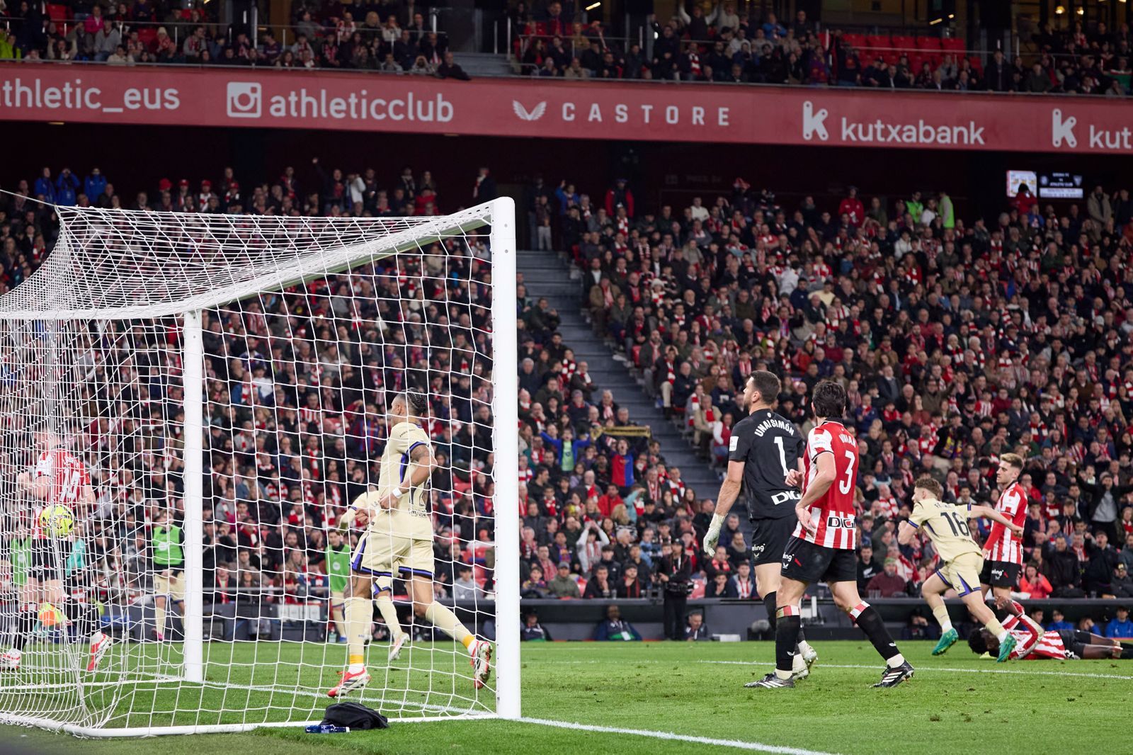 Lamine Yamal fue la luz en San Mamés