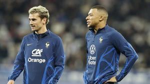 Griezmann y Mbappé, durante un entrenamiento con la selección francesa