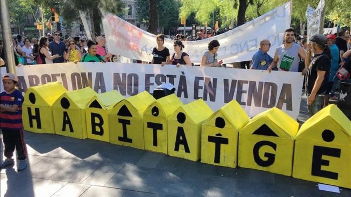 Manifestación por el derecho a la vivienda en Barcelona.