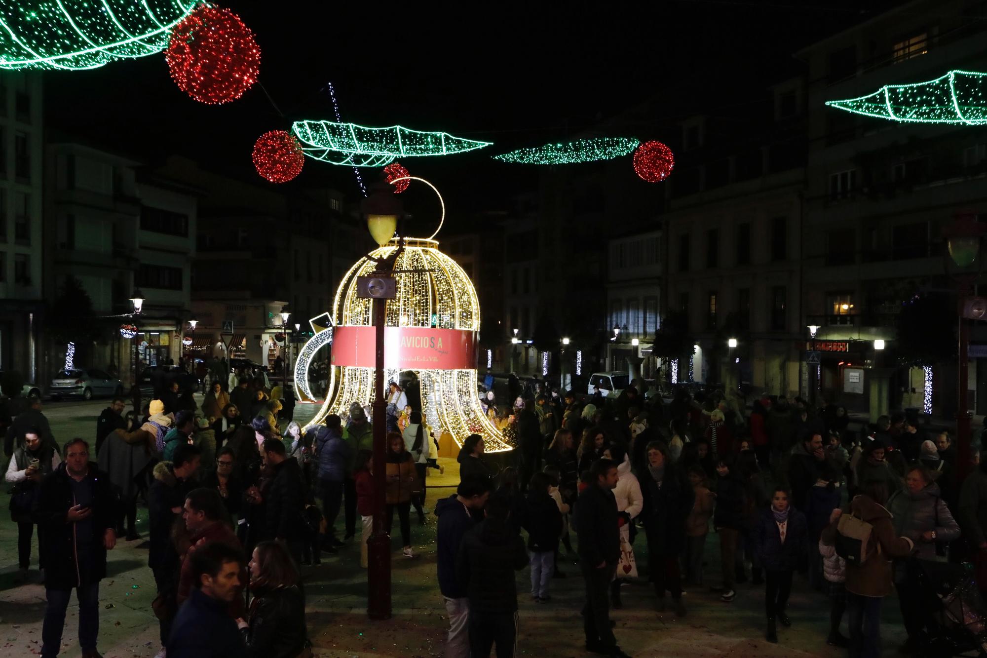 Así fue el encendido del alumbrado navideño en Villaviciosa