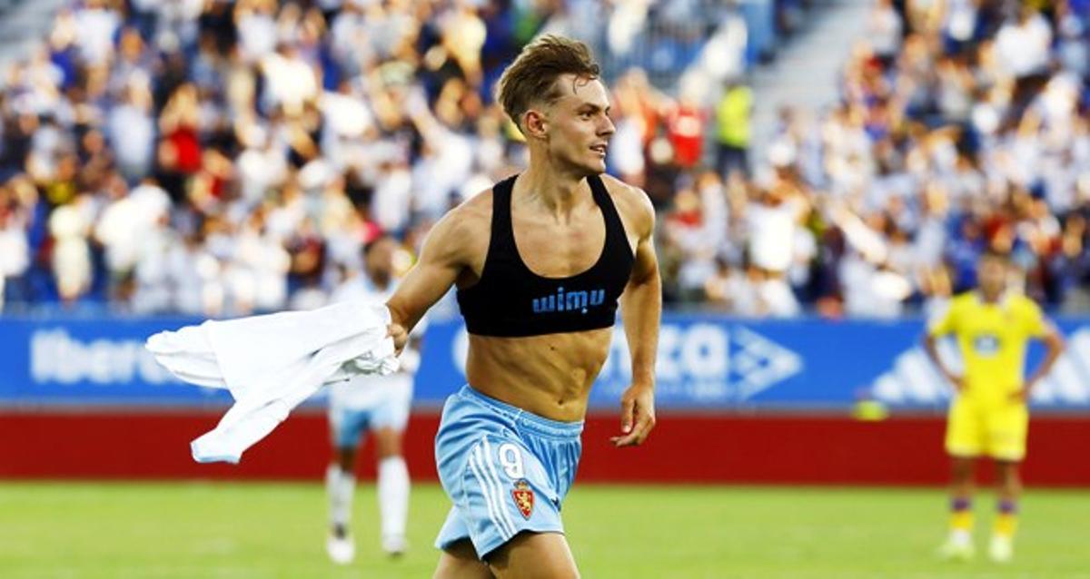 Dani Gómez celebra el gol que le marcó al Valladolid en el Ibercaja Estadio.