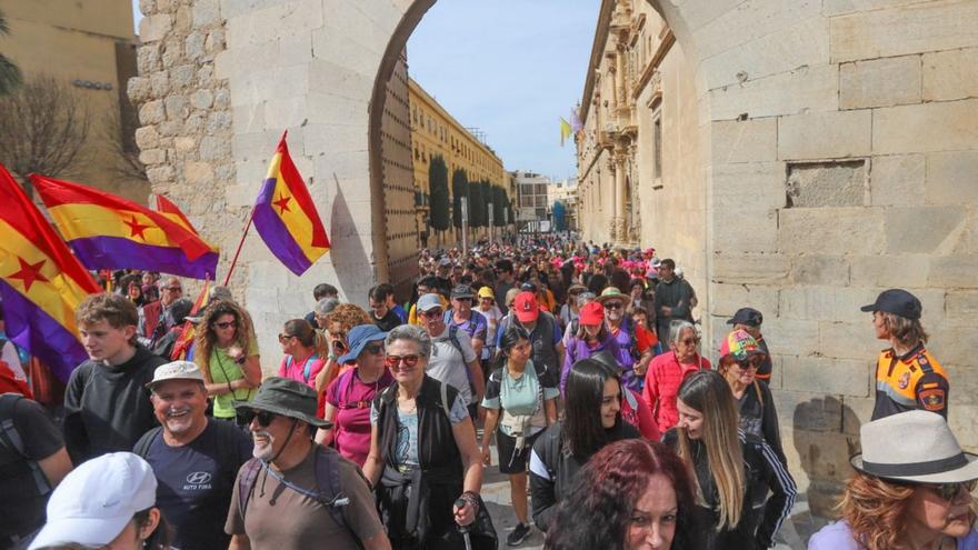 Salida de la Senda del Poeta desde la puerta de la Olma de Santo Domingo en Orihuela.