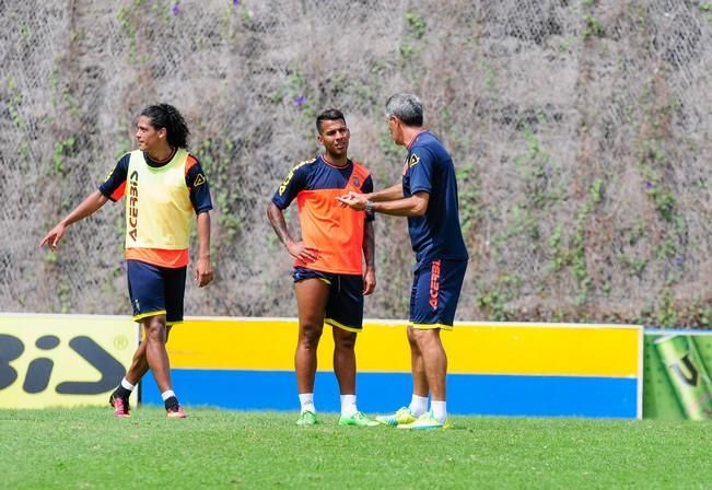 Entrenamienro de la UD Las Palmas previo a la ...