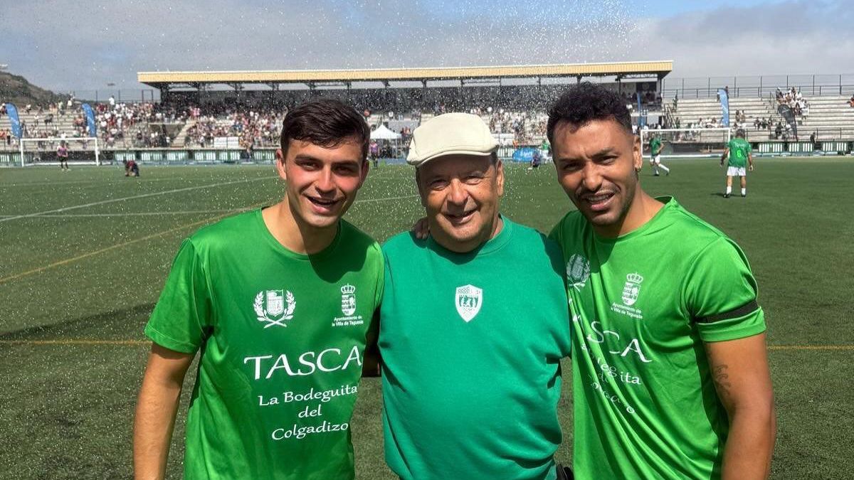 Pedri junto a Jeffren