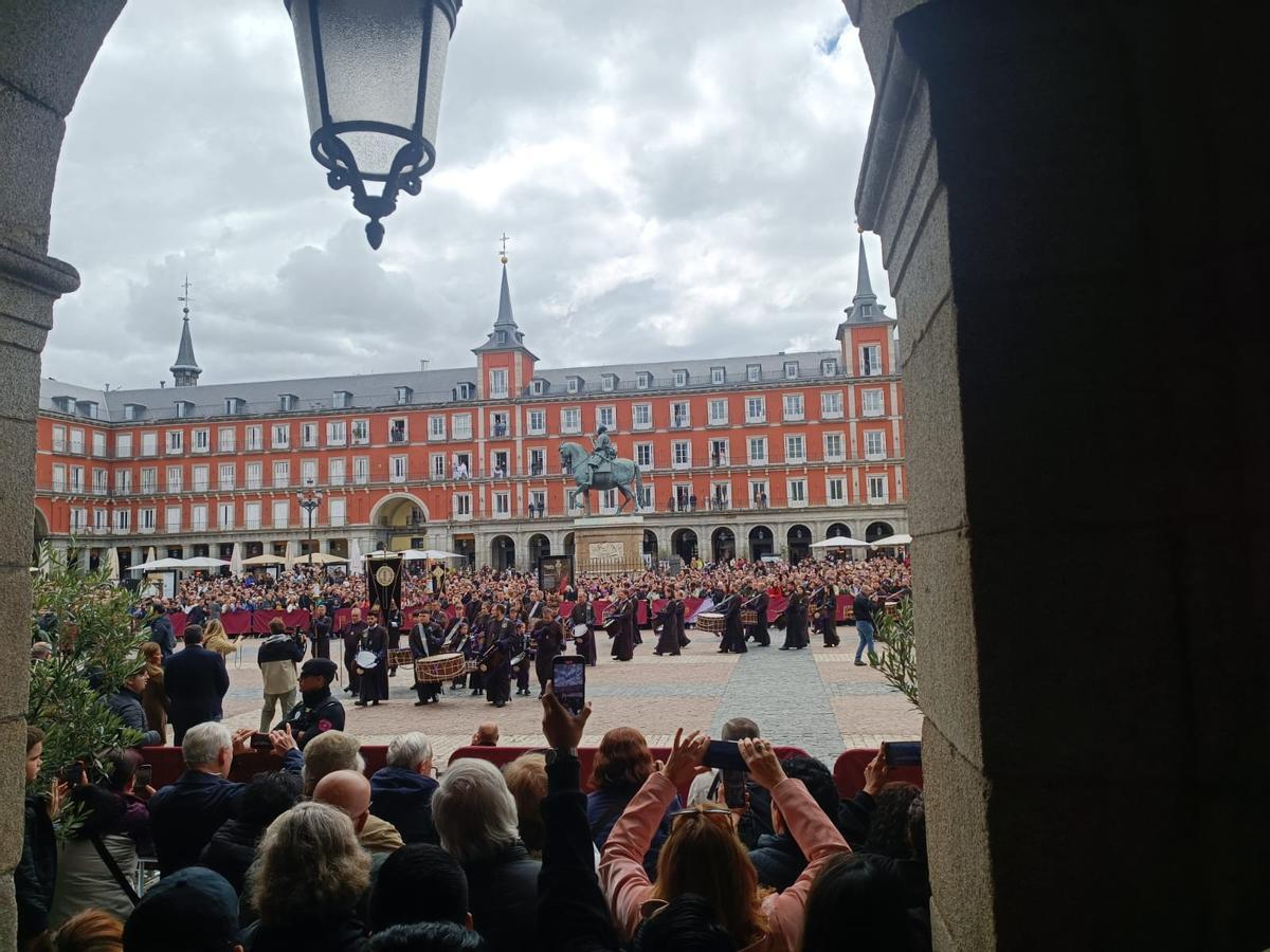 Tamborrada de Resurrección en la Plaza Mayor, a 20 de abril de 2025.