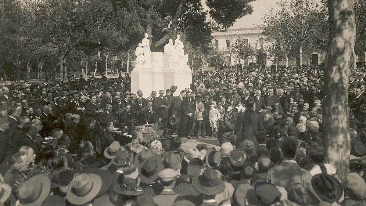 Inauguracion del monumento al político cordobés Barroso y Castillo