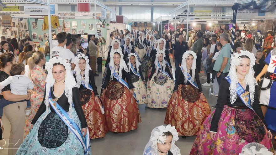 Las Hogueras de Alicante, protagonistas de Expofiesta gracias a las Damas de Honor