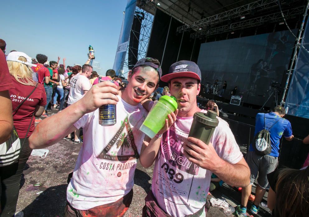 Miles de jóvenes disfrutan en las Paellas de Alicante