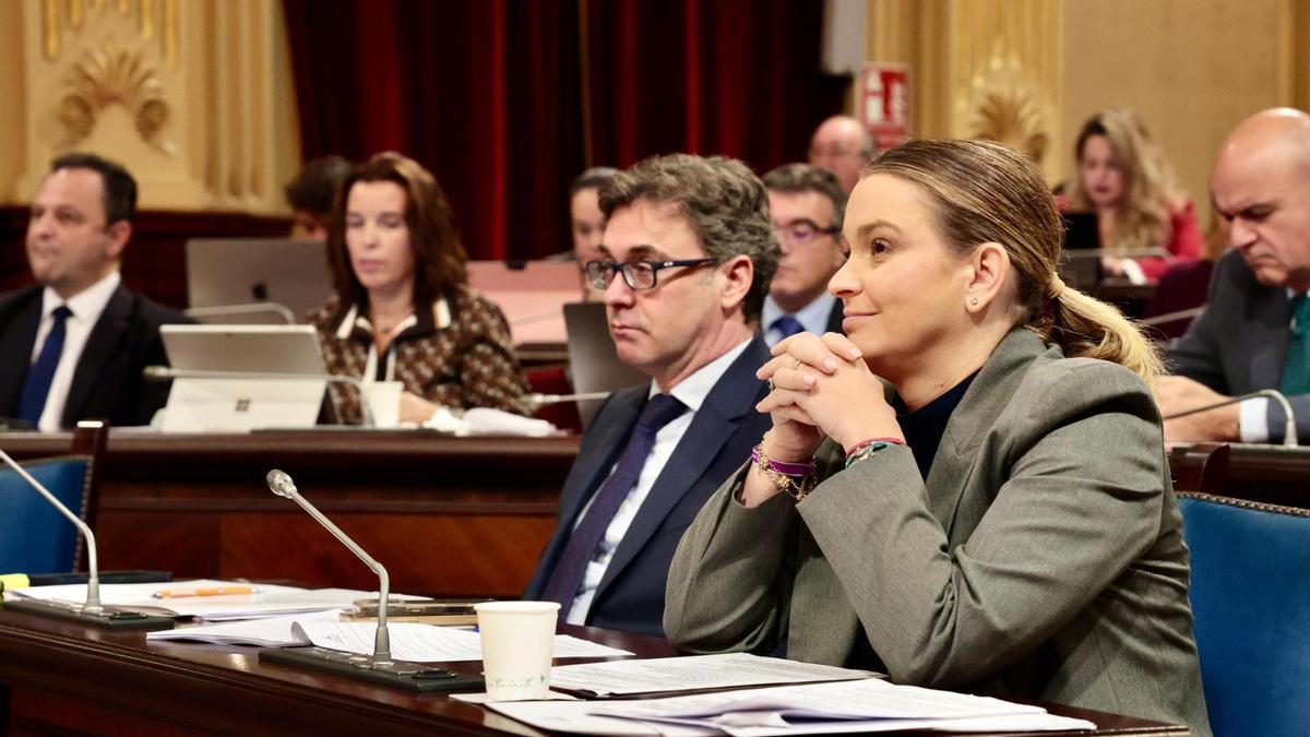 Sehen so Sieger aus? Die Opposition ist ziemlich sicher, dass Marga Prohens und Antoni Costa recht glücklich sind, dass es keinen neuen Etat für 2026 geben wird.