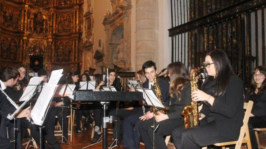 Actuación de la Banda de Zamora en una actividad promovida por Corazón de Madre