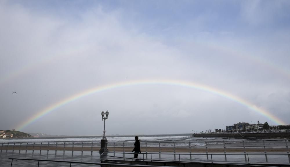Espectacular arcoiris en Gijón tras "Amelie"