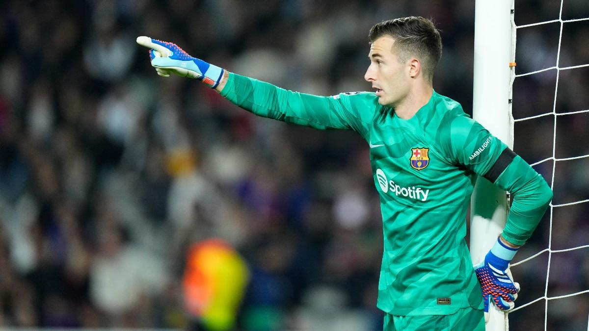 Iñaki Peña durante el partido contra el Porto en Montjuïc