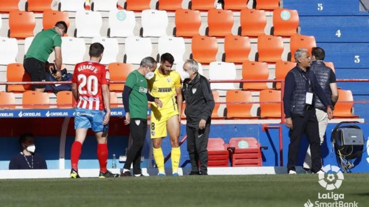 Muñoz, después de lesionarse en el Anxo Carro