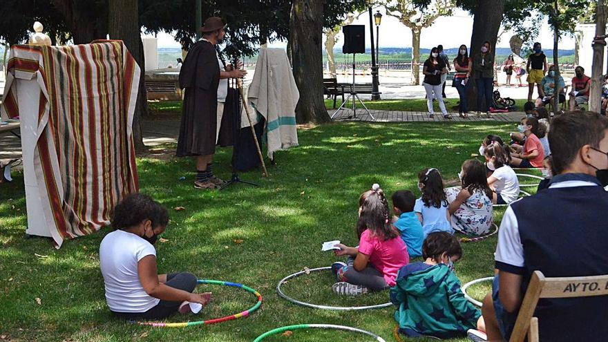 Cuentacuentos y lectura en alto por los niños, en el “Día de la Biblioteca” en la XXII Feria del Libro  | E. P.