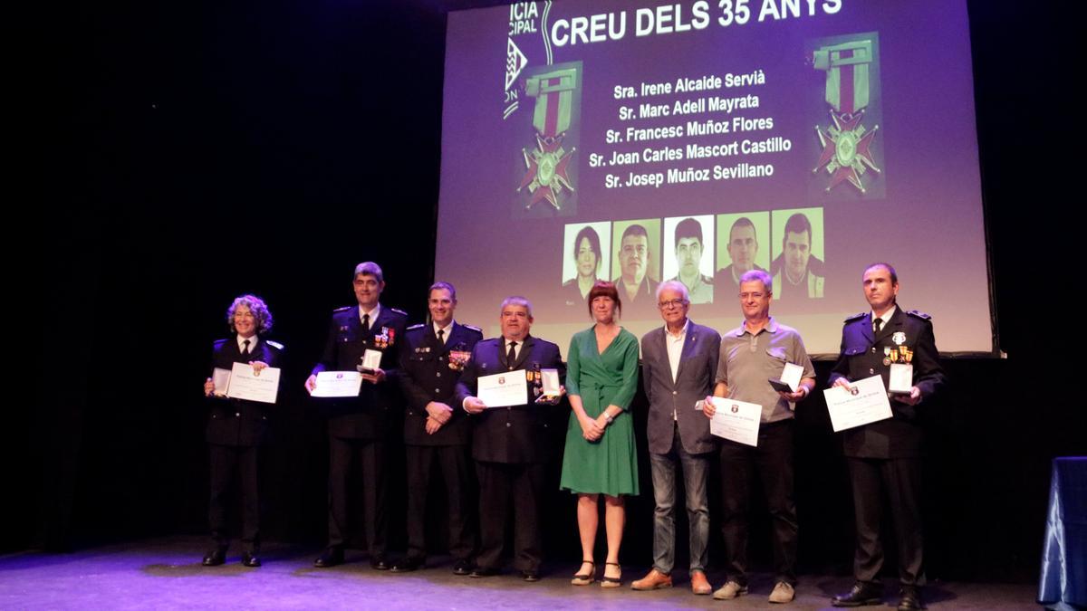 Entrega de distincions als policies municipals de Girona pels 35 anys