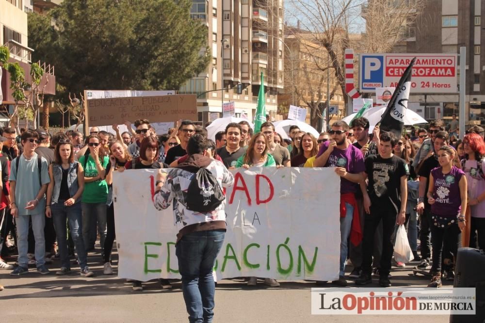 Protestas por Educación por las calles de Murcia